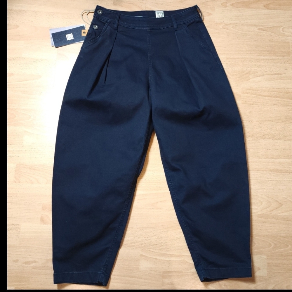 NWT ISKO Re-set Black Barrel Tapered Arc Carrot Pleated Jeans Size 6/8